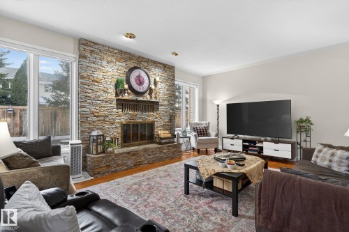 158 Wolf Ridge Place, Edmonton, AB - Indoor Photo Showing Living Room With Fireplace