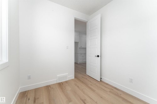 3117 Magpie Way, Edmonton, AB - Indoor Photo Showing Bathroom