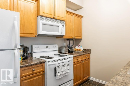135 16807 100 Avenue, Edmonton, AB - Indoor Photo Showing Kitchen
