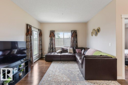 135 16807 100 Avenue, Edmonton, AB - Indoor Photo Showing Living Room