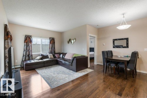 135 16807 100 Avenue, Edmonton, AB - Indoor Photo Showing Living Room
