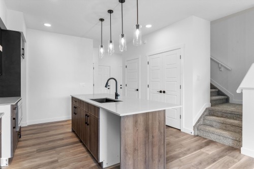 1050 Cristall Crescent Sw, Edmonton, AB 