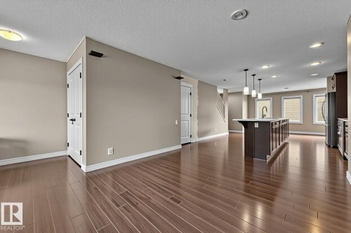 1035 Watt Promenade Promenade Sw, Edmonton, AB - Indoor