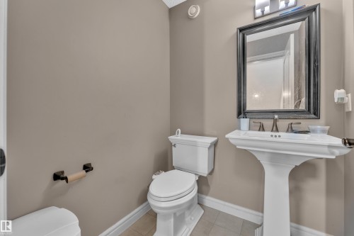 1035 Watt Promenade Promenade Sw, Edmonton, AB - Indoor Photo Showing Bathroom