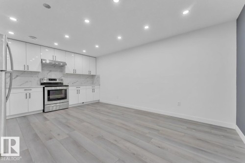 1035 Watt Promenade Promenade Sw, Edmonton, AB - Indoor Photo Showing Kitchen