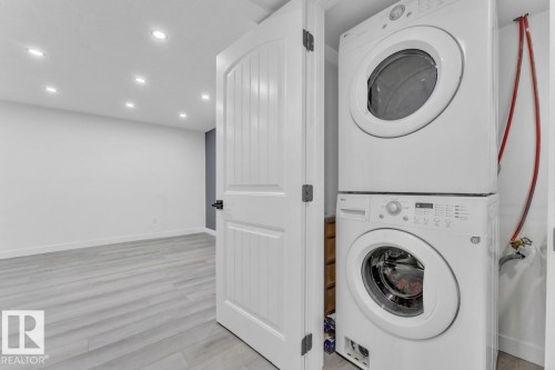 1035 Watt Promenade Promenade Sw, Edmonton, AB - Indoor Photo Showing Laundry Room