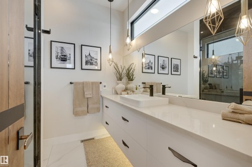 8908 140 Street, Edmonton, AB - Indoor Photo Showing Bathroom