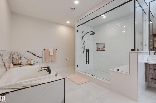 8908 140 Street, Edmonton, AB - Indoor