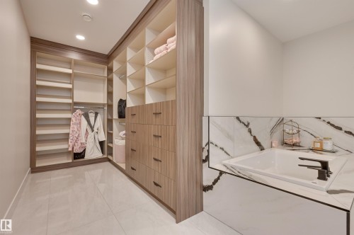 8908 140 Street, Edmonton, AB - Indoor