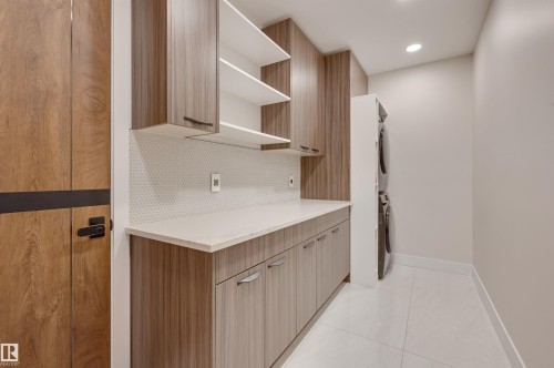 8908 140 Street, Edmonton, AB - Indoor