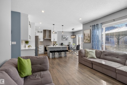 457 Meadowview Drive, Fort Saskatchewan, AB - Indoor Photo Showing Living Room
