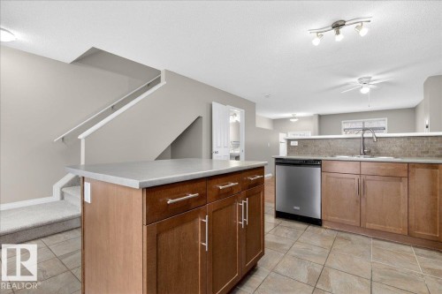 96 1804 70 Street, Edmonton, AB - Indoor Photo Showing Kitchen