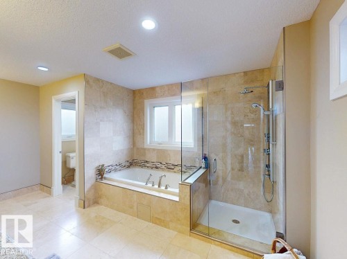 10617 174A Avenue, Edmonton, AB - Indoor Photo Showing Bathroom