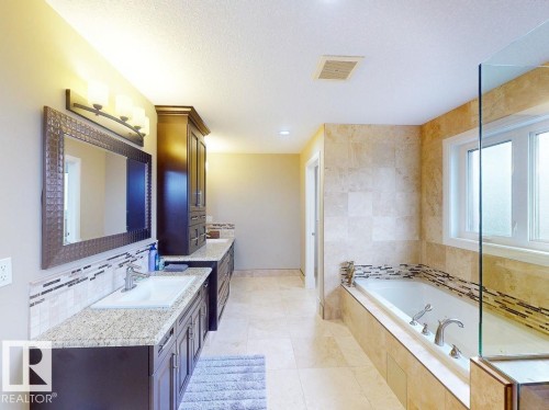 10617 174A Avenue, Edmonton, AB - Indoor Photo Showing Bathroom