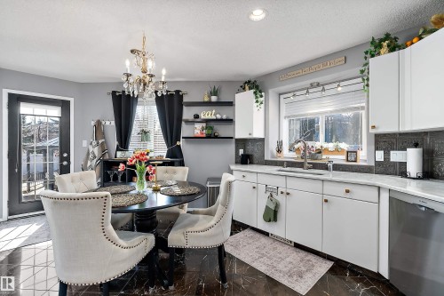 528 Carse Lane, Edmonton, AB - Indoor Photo Showing Dining Room