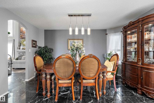 528 Carse Lane, Edmonton, AB - Indoor Photo Showing Dining Room