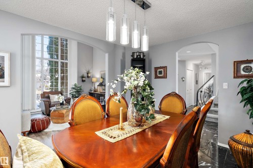 528 Carse Lane, Edmonton, AB - Indoor Photo Showing Dining Room