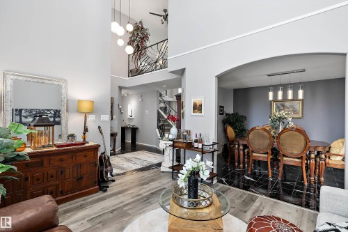 528 Carse Lane, Edmonton, AB - Indoor Photo Showing Living Room
