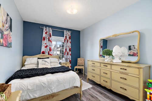 528 Carse Lane, Edmonton, AB - Indoor Photo Showing Bedroom