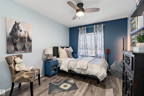 528 Carse Lane, Edmonton, AB - Indoor Photo Showing Bedroom