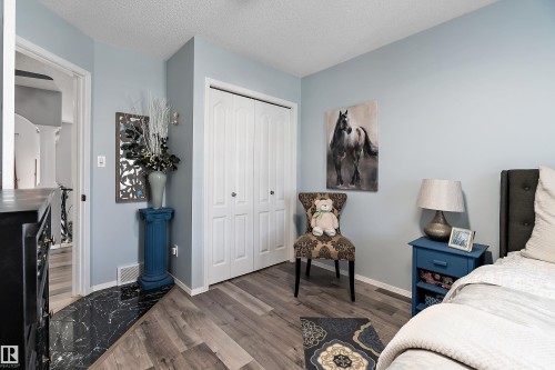 528 Carse Lane, Edmonton, AB - Indoor Photo Showing Bedroom