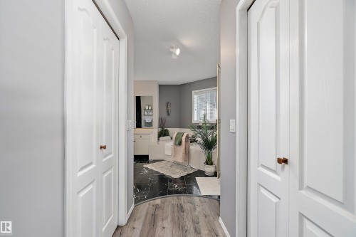 528 Carse Lane, Edmonton, AB - Indoor Photo Showing Other Room