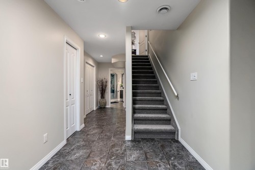 528 Carse Lane, Edmonton, AB - Indoor Photo Showing Other Room