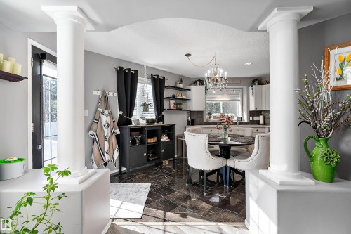 528 Carse Lane, Edmonton, AB - Indoor Photo Showing Dining Room