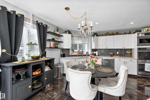528 Carse Lane, Edmonton, AB - Indoor Photo Showing Dining Room