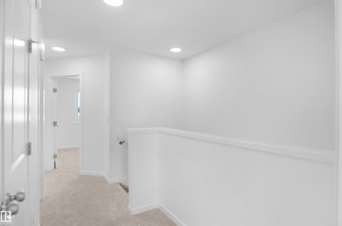 423 Aster Drive, Edmonton, AB - Indoor Photo Showing Other Room