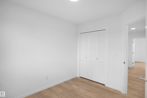423 Aster Drive Nw, Edmonton, AB - Indoor Photo Showing Other Room