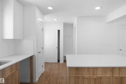 423 Aster Drive, Edmonton, AB - Indoor Photo Showing Kitchen