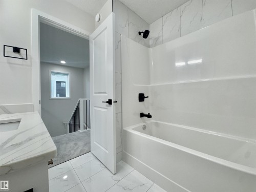 133 Pierwyck Loop, Spruce Grove, AB - Indoor Photo Showing Bathroom