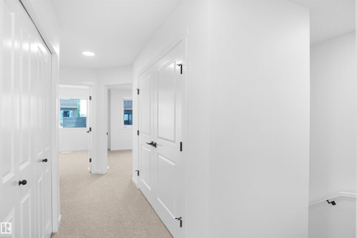 32 1430 Aster Way, Edmonton, AB - Indoor Photo Showing Other Room