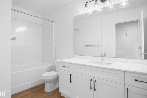 32 1430 Aster Way, Edmonton, AB - Indoor Photo Showing Bathroom