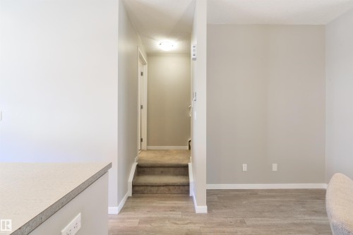 2 320 Secord Boulevard, Edmonton, AB 