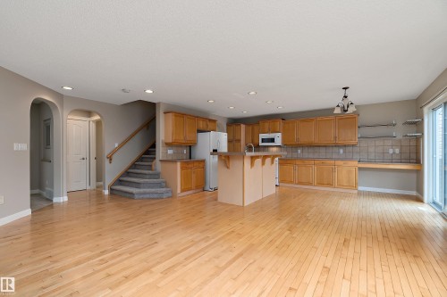 2176 Haddow Drive, Edmonton, AB - Indoor Photo Showing Kitchen