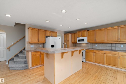 2176 Haddow Drive, Edmonton, AB - Indoor Photo Showing Kitchen