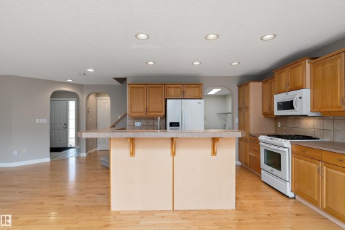 2176 Haddow Drive, Edmonton, AB - Indoor Photo Showing Kitchen