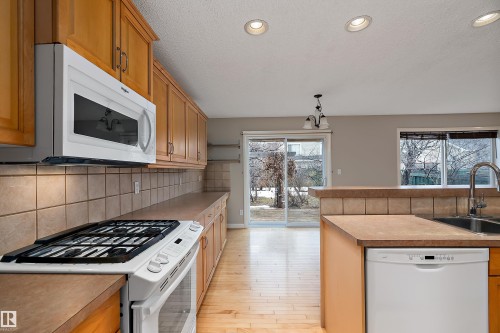 2176 Haddow Drive, Edmonton, AB - Indoor Photo Showing Kitchen