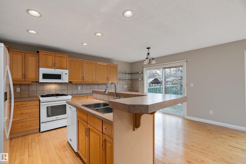 2176 Haddow Drive, Edmonton, AB - Indoor Photo Showing Kitchen With Double Sink