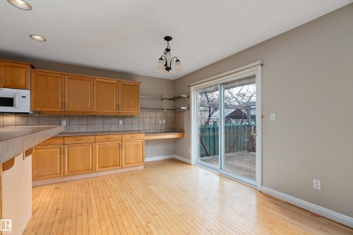 2176 Haddow Drive, Edmonton, AB - Indoor Photo Showing Kitchen