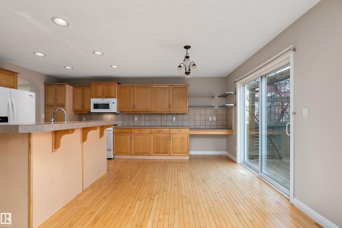 2176 Haddow Drive, Edmonton, AB - Indoor Photo Showing Kitchen