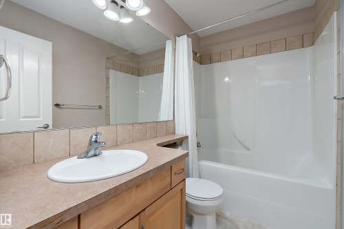 2176 Haddow Drive, Edmonton, AB - Indoor Photo Showing Bathroom