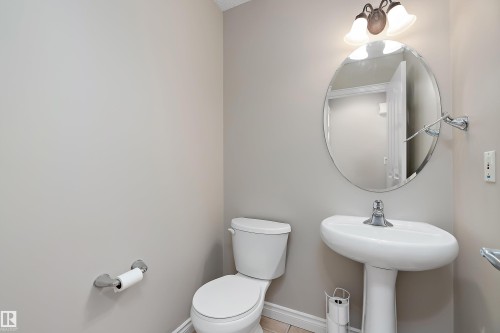 2176 Haddow Drive, Edmonton, AB - Indoor Photo Showing Bathroom
