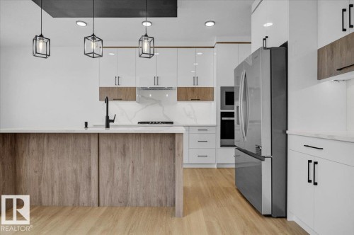 12 Edgefield Way, St. Albert, AB - Indoor Photo Showing Kitchen