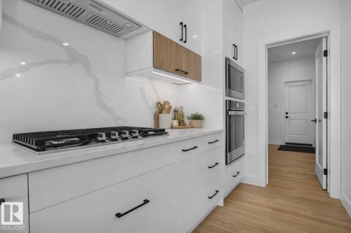 12 Edgefield Way, St. Albert, AB - Indoor Photo Showing Kitchen With Upgraded Kitchen