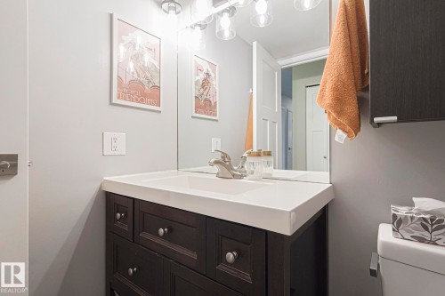 805 10175 109 Street, Edmonton, AB - Indoor Photo Showing Bathroom