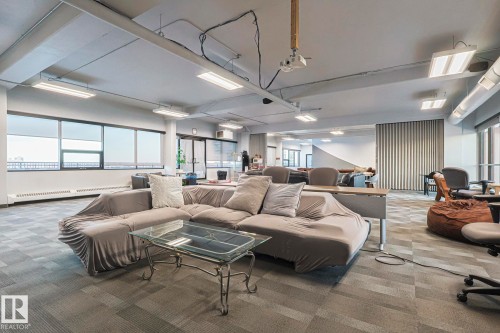 805 10175 109 Street, Edmonton, AB - Indoor