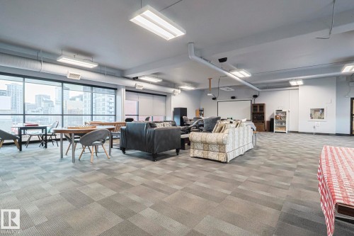 805 10175 109 Street, Edmonton, AB - Indoor